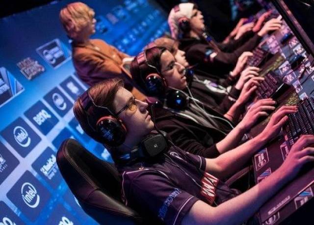 他都会与朋 他都会与朋